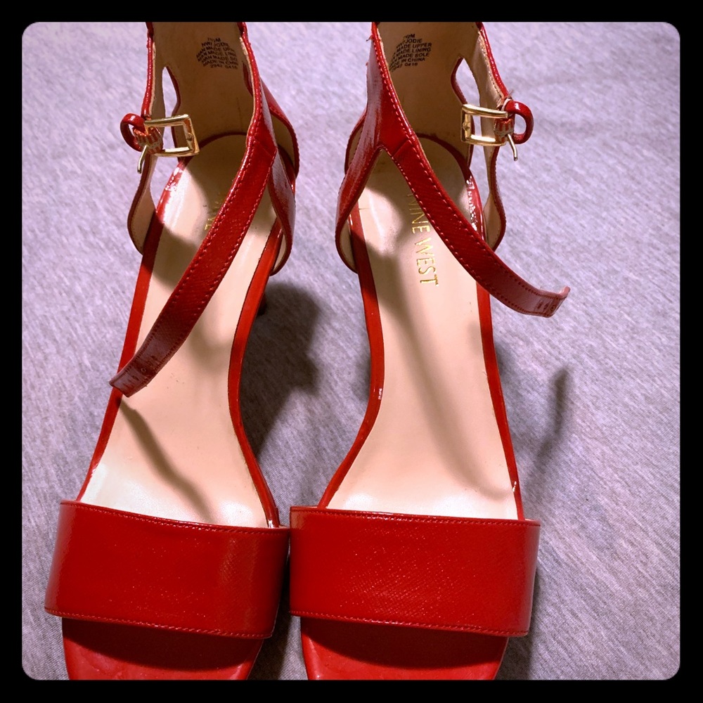 Women’s 7 1/2 M NINE WEST SHOES